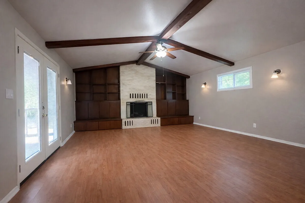 3 bed, 2.0 bath, 1155 sqft, $1,200 — Photo 4