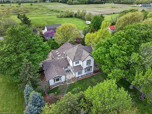 2nd image of 136 Mountain Rd