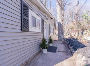 35 Paradise Hl, Highland Mills, NY 10930