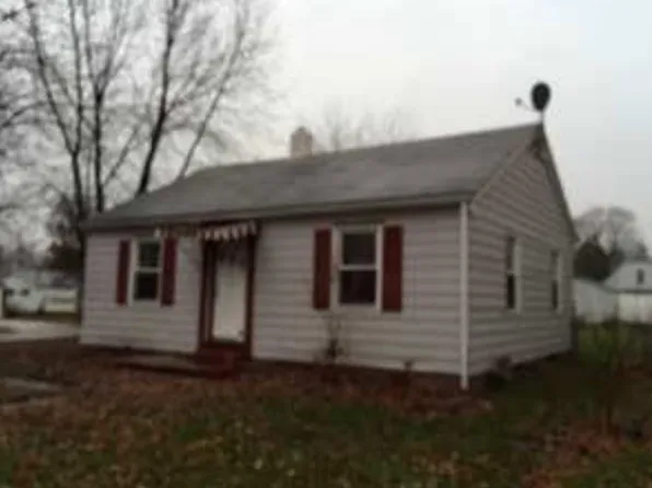 1317 S 14th St, Mattoon, IL 61938