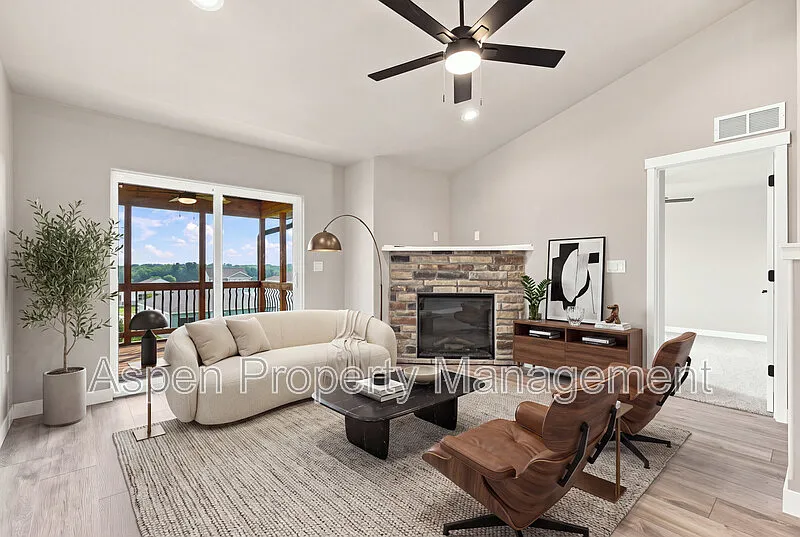3 bed, 3.0 bath, 1500 sqft, $2,295 — Photo 2