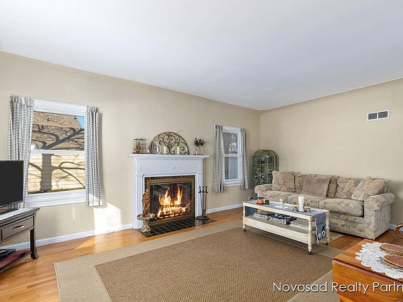 4th image of 615 Ottillia St SE