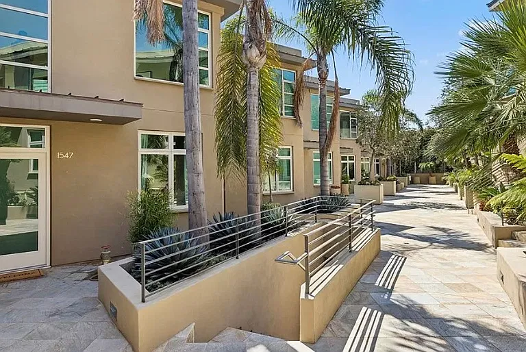 1547 is one of the villas at Crescent Bay. Parking and elevator close.