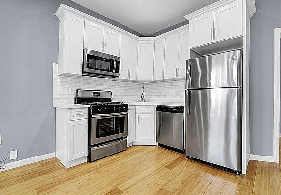 5th image of 130 Conklin Ave Floor 1
