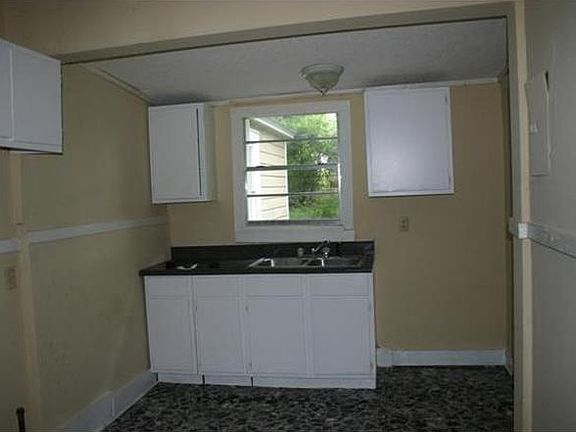 4th image of 1052 Palermo Ave