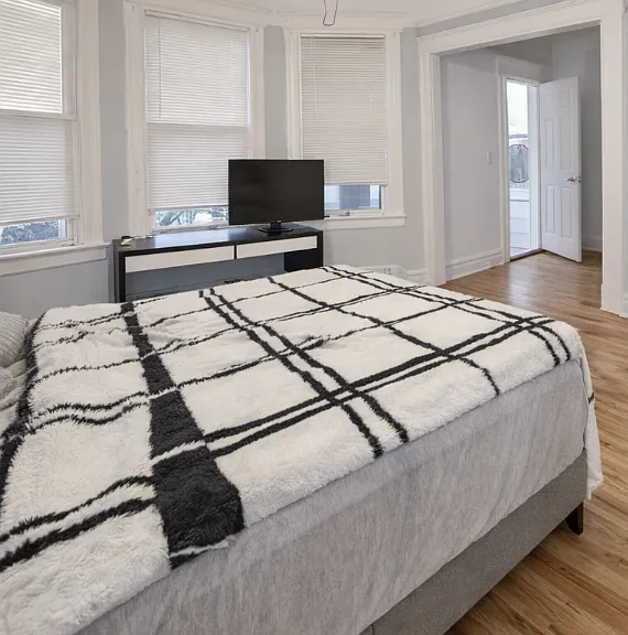 90 N Spring St #2 — Photo 4