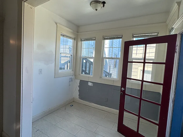 1572 Washington St — Photo 2