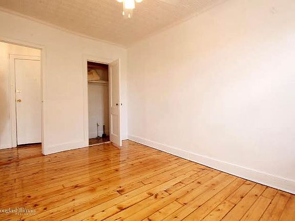 5th image of 275 Leonard St #3