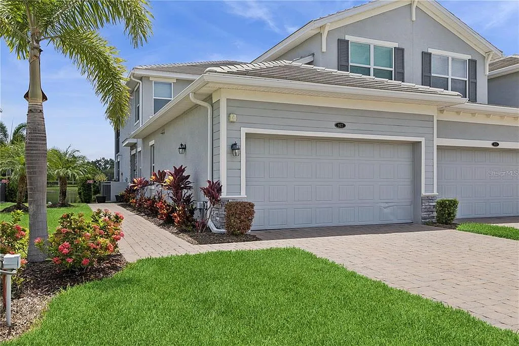 3 bed, 2.0 bath, 1769 sqft, $2,900 — Photo 1