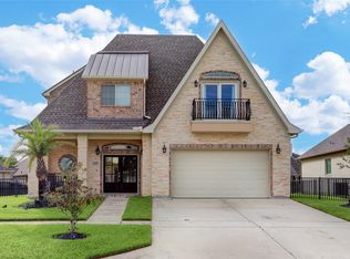 327 Twin Timbers Ln, Kemah, TX 77565