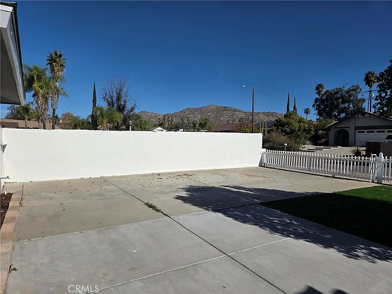 11889 Kilgore St — Photo 6