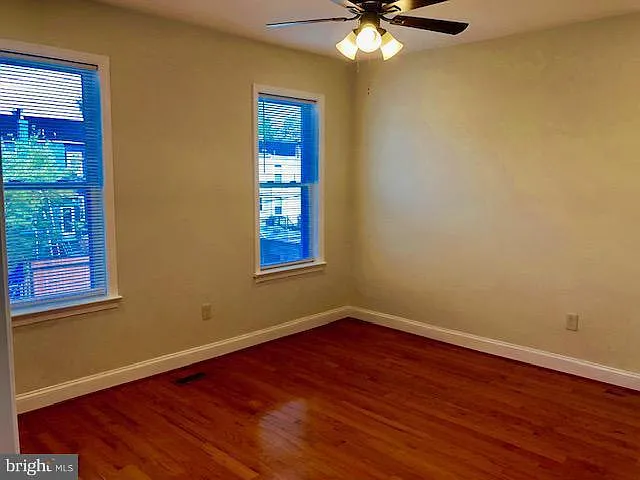 635 Kenyon St NW #A — Photo 8
