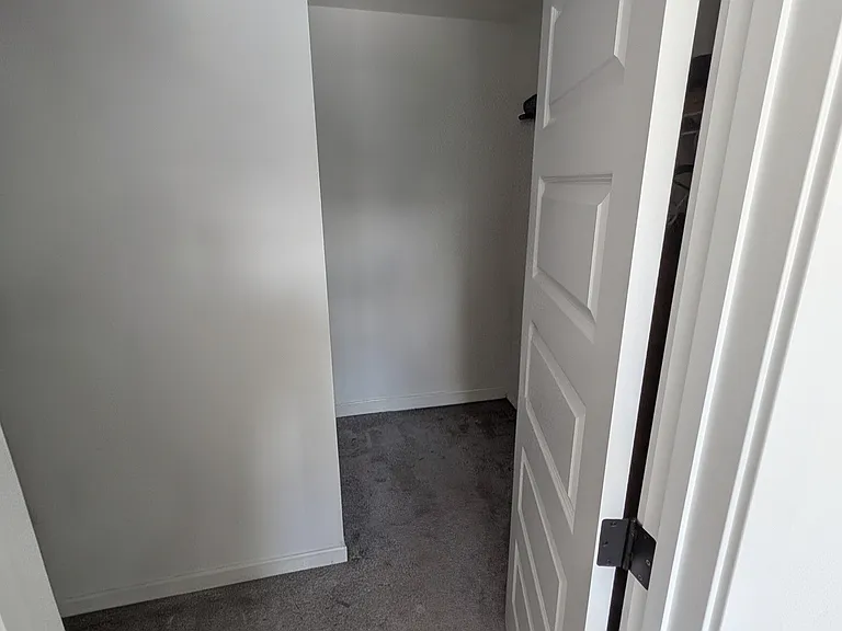 61 Silverton Glen Gate SW — Photo 14
