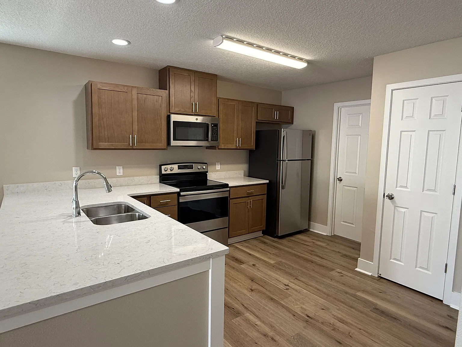 2 bed, 1000 sqft, $1,600 — Photo 4