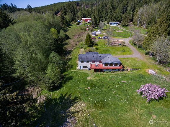 3rd image of 320 Joan Street