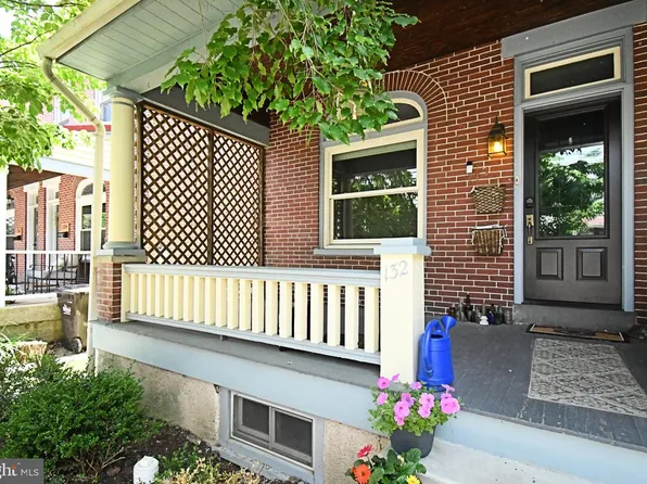 132 Walnut St, Mont Clare, PA 19453
