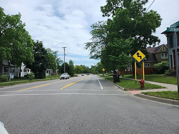4th image of 404 Maple St