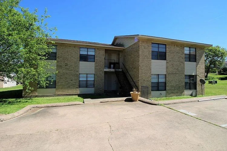 2 bed, 950 sqft, $850 — Photo 1
