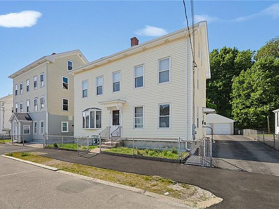 3rd image of 19 Elm St