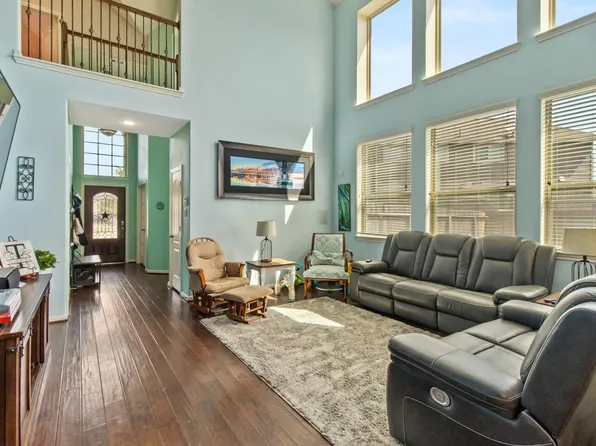 8346 Hunters Lodge Ln, Baytown, TX 77521