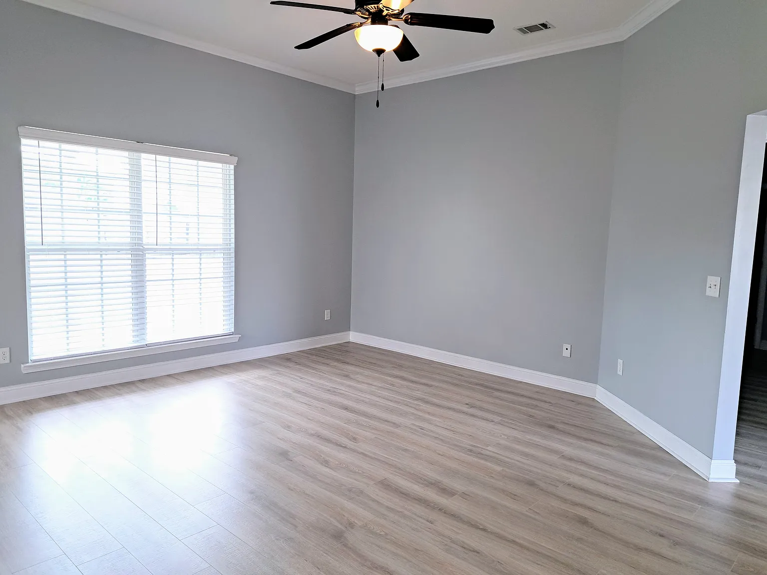 3 bed, 1444 sqft, $2,000 — Photo 3