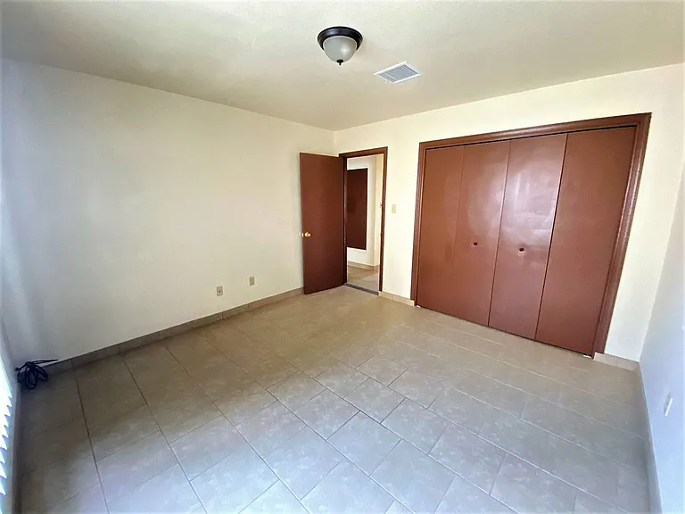 1010 Elm St — Photo 5