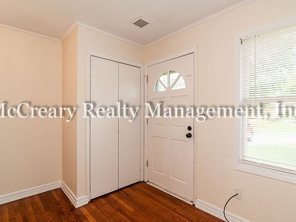 3rd image of 1819 Judy Cir SE