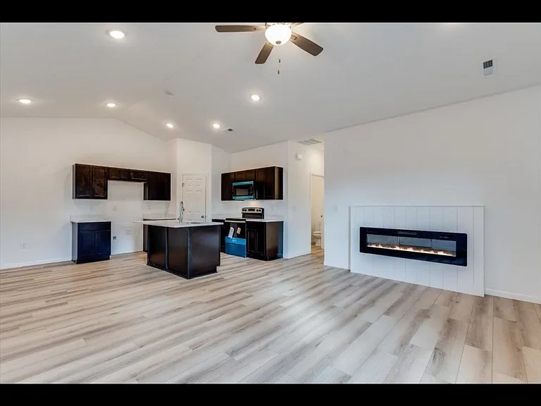 2403 S Wheatland St — Photo 2