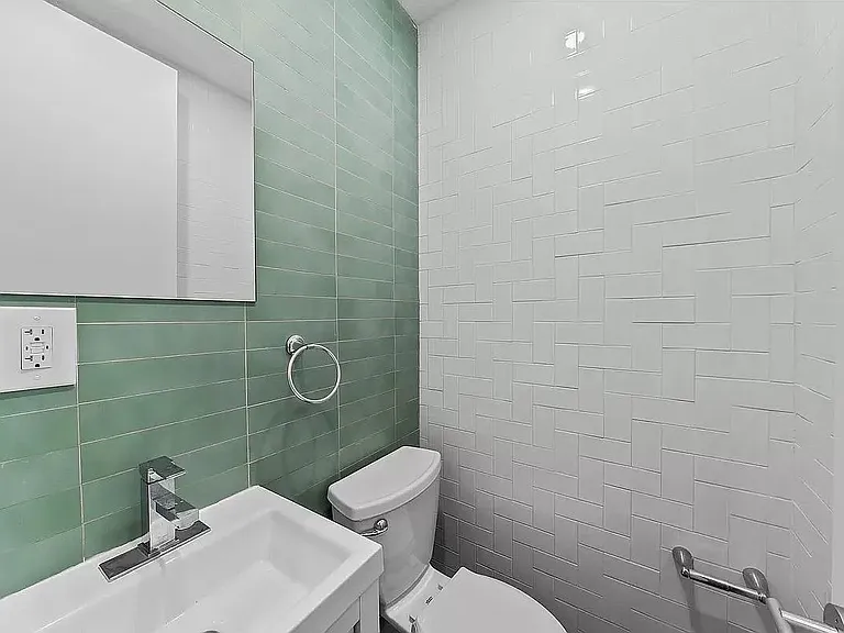 763 Seneca Ave #2R — Photo 4