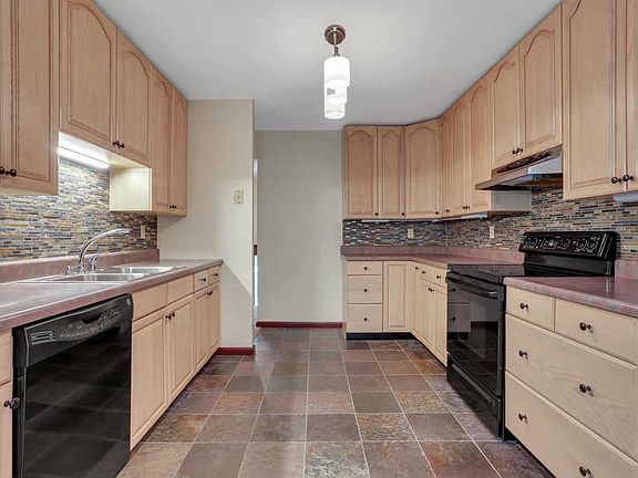 5th image of 432 Sorrento Dr