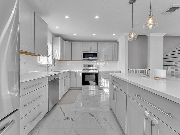 2nd image of 2734 Yale Lane