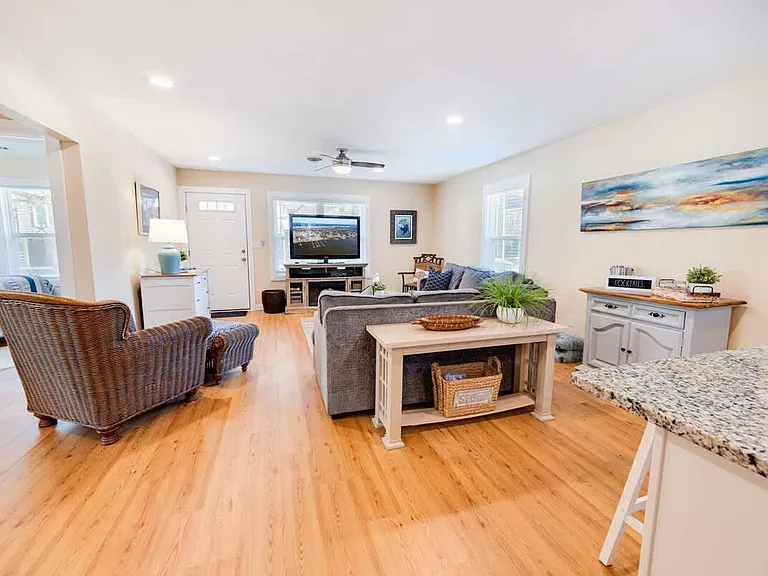 906 W Sportsman Dr #1 — Photo 12