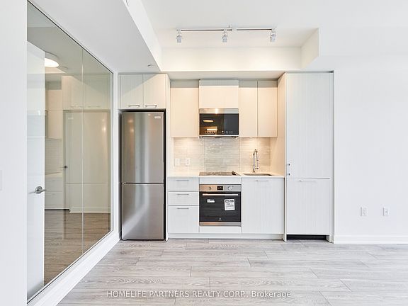 3rd image of 10 Oak St #1307