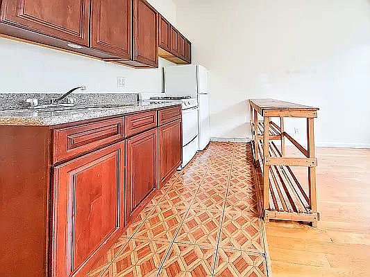 3rd image of 813 Dekalb Ave #4F