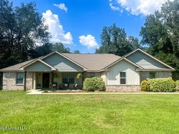 22011 Northview Dr, Moss Point, MS 39562