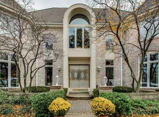 19 Ambriance Dr, Burr Ridge, IL 60527