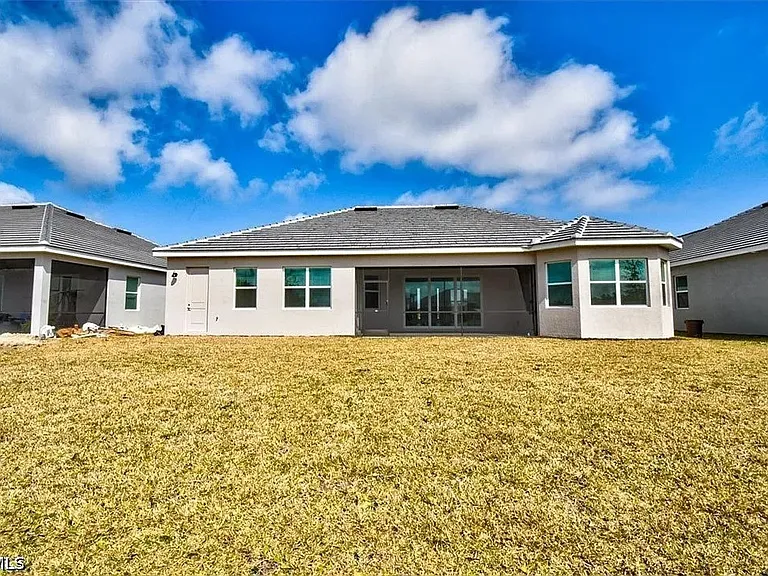 7796 Lakes Edge Ln — Photo 18