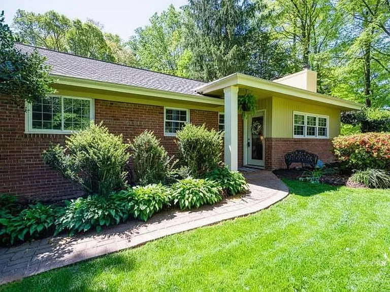 3120 Knoll Dr — Photo 2