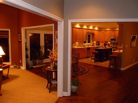 5th image of 900 Bluff Dr