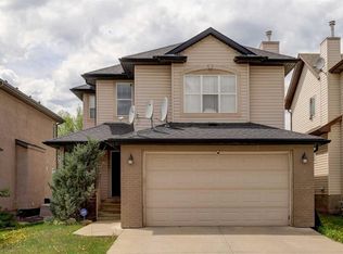 112 W Cougarstone Mnr SW, Calgary, AB T3H5N4