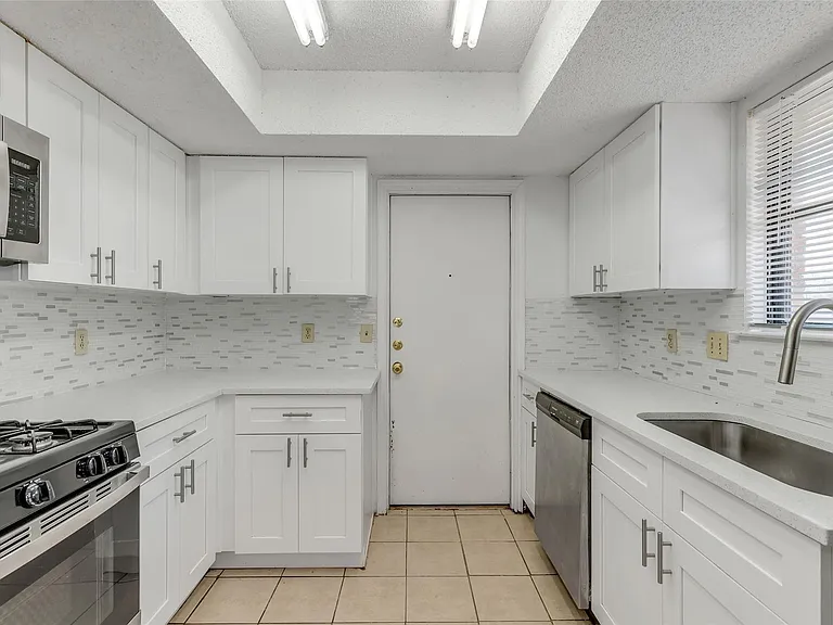 9604 Night Star Dr #B — Photo 1