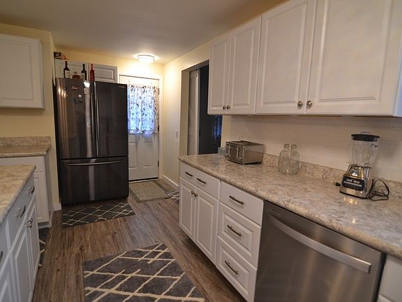 4th image of 524 Winston Dr