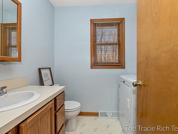 3rd image of 10719 Alpine Ave NW