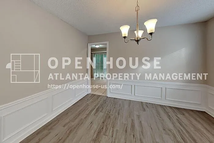 596 Lullingstone Dr SE — Photo 8