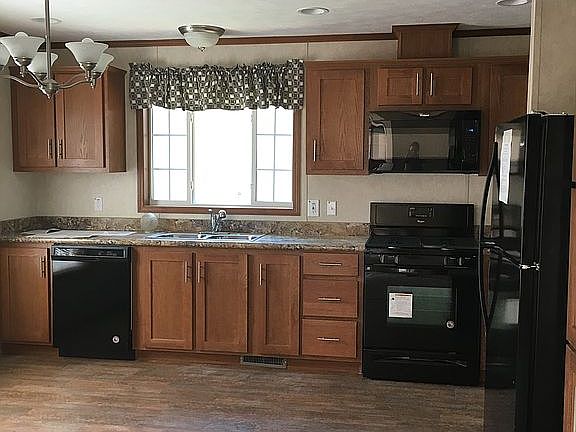 2nd image of 335 Jefferson St Lot C3