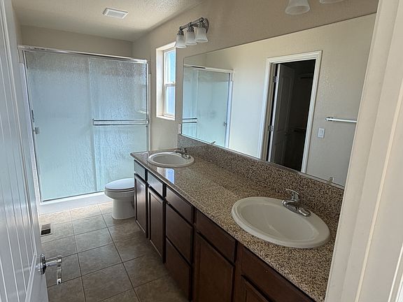 5th image of 111 Sunnyside Dr