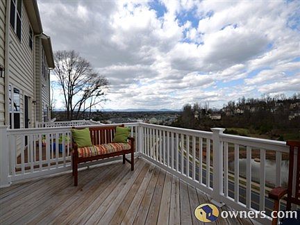 Panoramic views from the deck