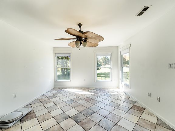 5th image of 823 Cove Point Rd