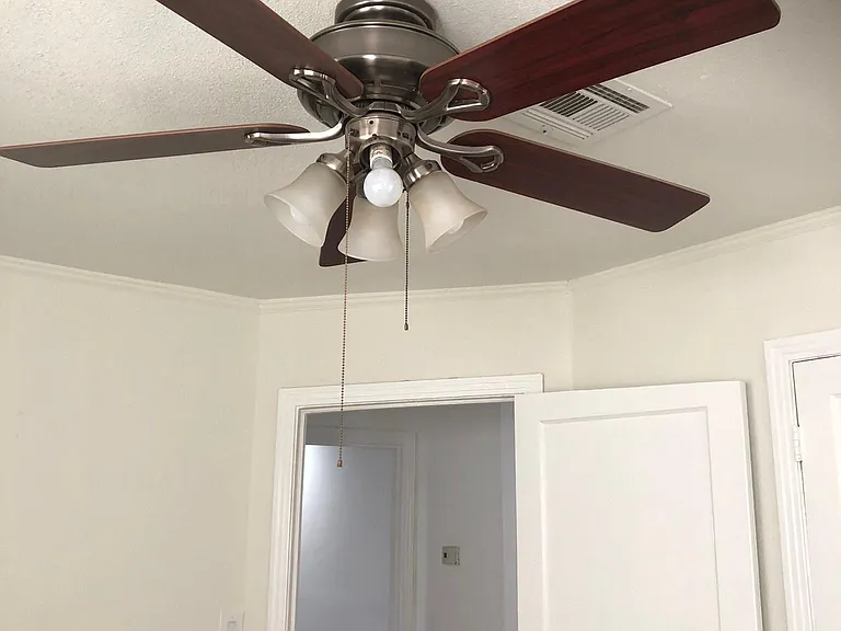 607 N Duck St — Photo 14