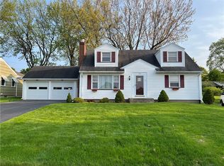 289 Sandalwood Dr, Rochester, NY 14616